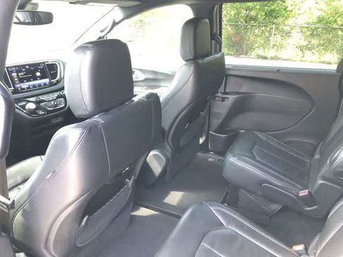 Used 2021 Chrysler Pacifica Touring-L w/ S Appearance Package AWD/4WD image 36