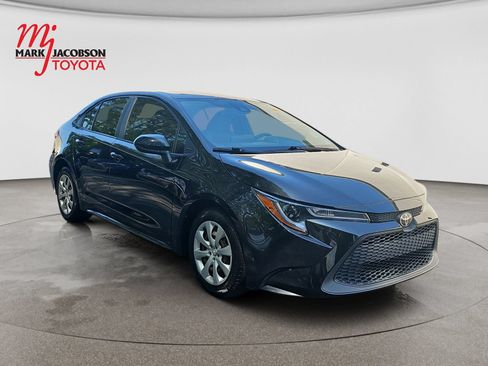 Used 2021 Toyota Corolla LE FWD image 4