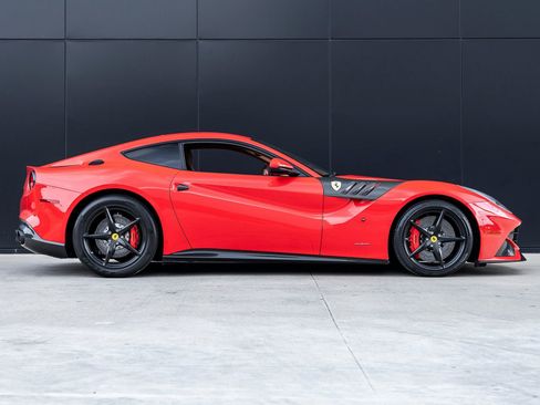 Used 2014 Ferrari F12 Berlinetta image 10