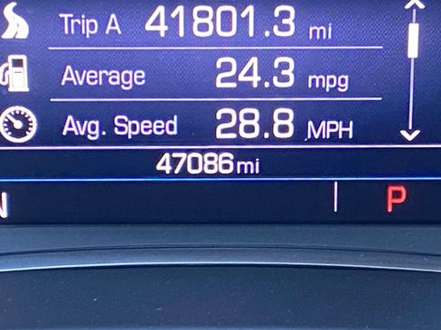 Used 2022 GMC Acadia SLE w/ Driver Convenience Package image 3