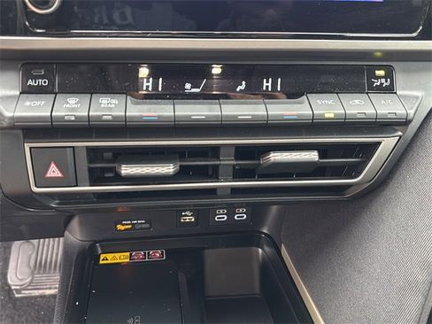 Used 2025 Toyota Camry LE image 27