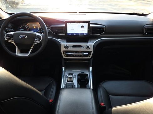 Certified 2022 Ford Explorer XLT w/ Equipment Group 202A image 12