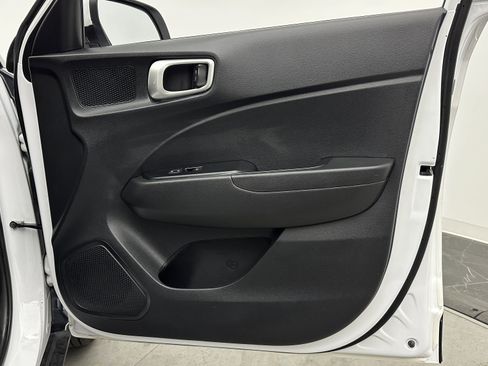 Used 2021 Hyundai Venue SE image 31