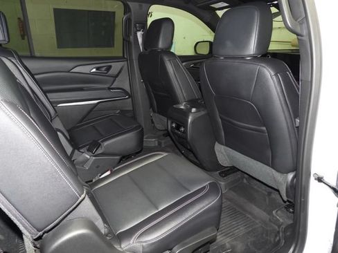 Used 2025 Chevrolet Traverse LT w/ Midnight/Sport Edition AWD/4WD image 43