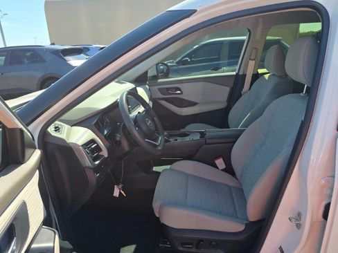 Used 2023 Nissan Rogue SV FWD image 13
