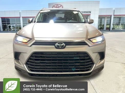 Used 2024 Toyota Grand Highlander XLE image 3