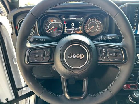 Used 2025 Jeep Wrangler Unlimited Rubicon w/ XTREMEE 35" Tire Package AWD/4WD image 25
