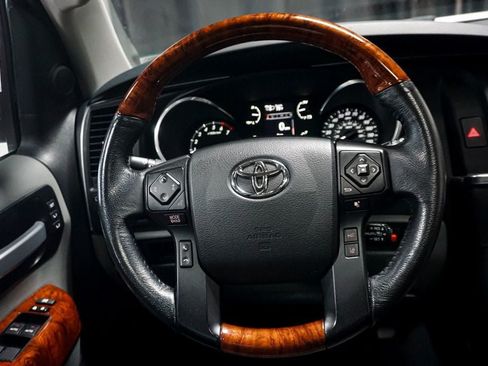 Used 2022 Toyota Sequoia Platinum AWD/4WD image 82