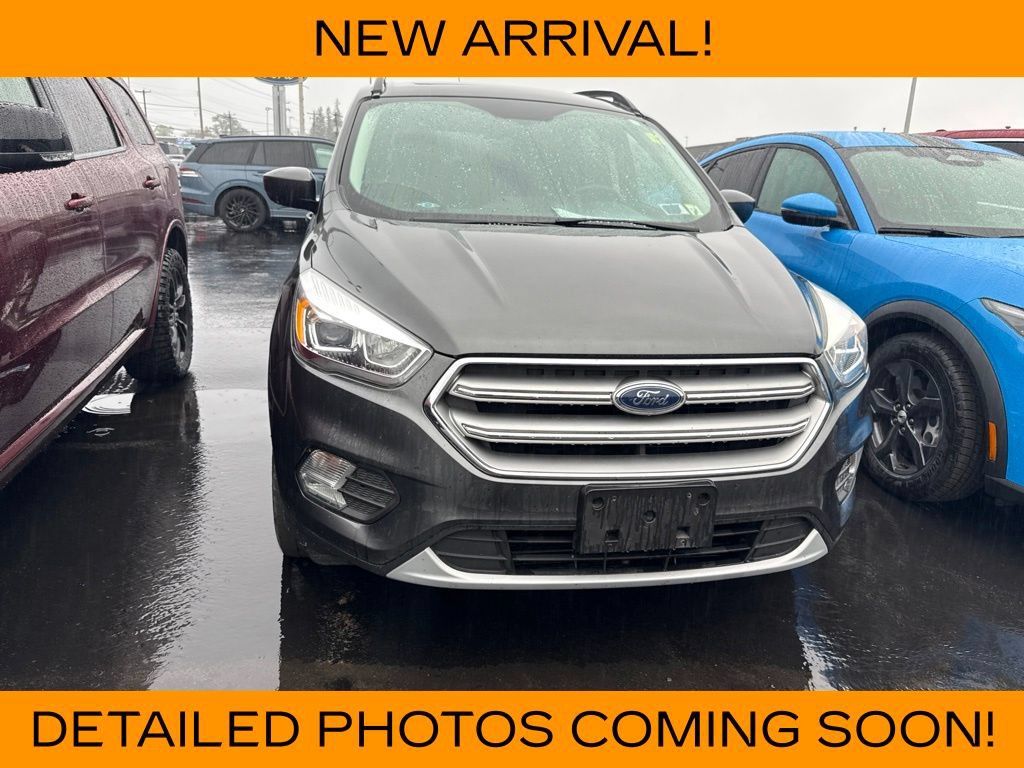 Used 2017 Ford Escape SE w/ SE Leather Comfort Package AWD/4WD image 2