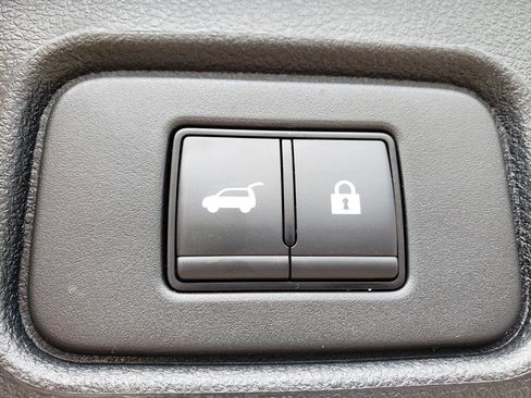 Certified 2025 Nissan Pathfinder SV image 9