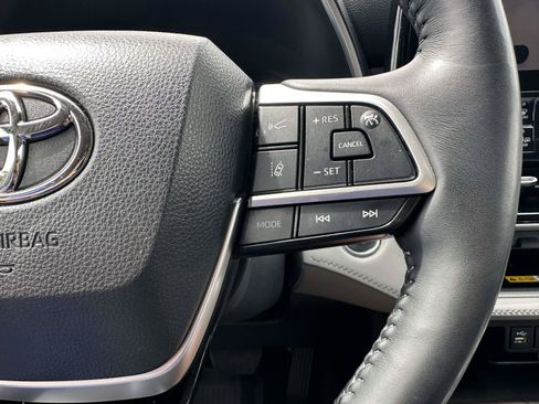 Used 2023 Toyota Highlander Limited FWD image 14