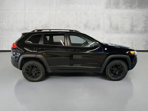 Used 2019 Jeep Cherokee Trailhawk w/ Cold Weather Group image 4