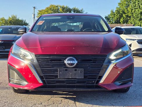 Used 2025 Nissan Altima 2.5 SV FWD image 2