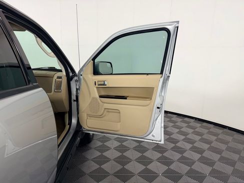 Used 2010 Ford Escape Limited image 25
