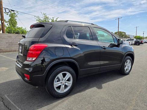 Used 2022 Chevrolet Trax LT w/ LT Convenience Package AWD/4WD image 6