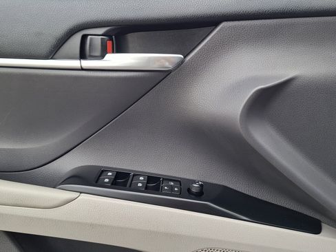 Used 2019 Toyota Camry LE image 17