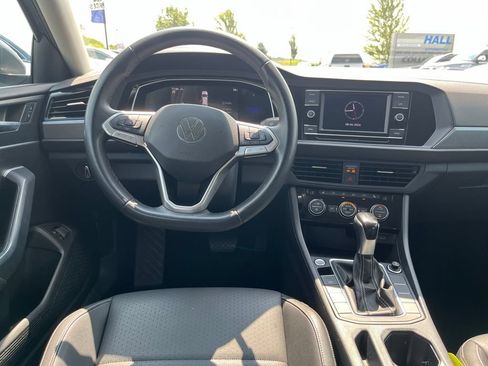 Used 2024 Volkswagen Jetta SE FWD image 19