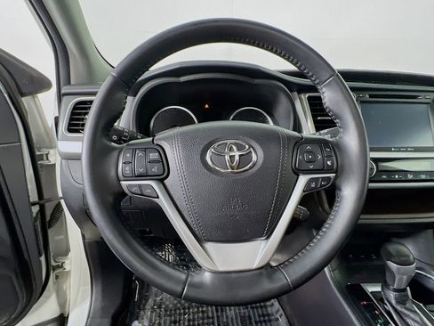 Used 2019 Toyota Highlander XLE AWD/4WD image 10