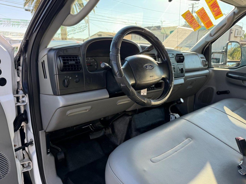 Used 2006 Ford F550 2WD Regular Cab Super Duty image 21
