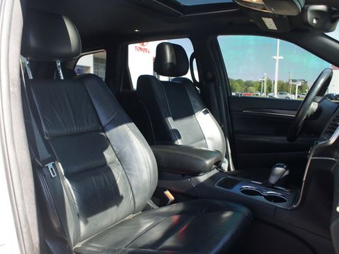 Used 2018 Jeep Grand Cherokee Limited image 17
