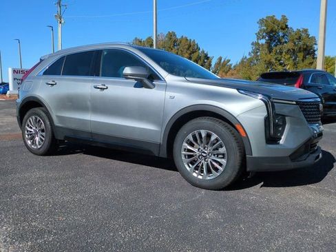 Used 2024 Cadillac XT4 Premium Luxury FWD image 2
