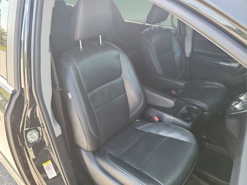 Used 2018 Toyota Sienna SE image 19