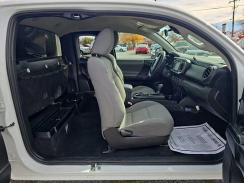 Used 2019 Toyota Tacoma SR image 12