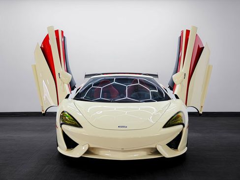 Used 2019 McLaren 570S Spider image 14