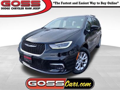 New 2026 Chrysler Pacifica Select