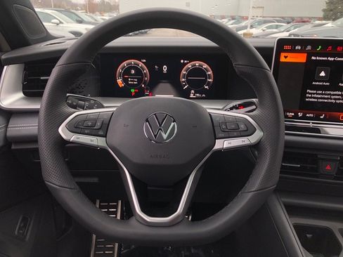 New 2026 Volkswagen Tiguan SE R-Line image 19