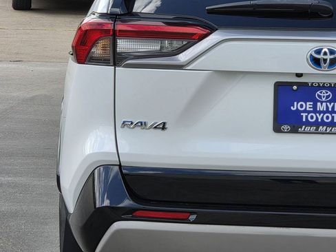 Used 2023 Toyota RAV4 XSE AWD/4WD image 10
