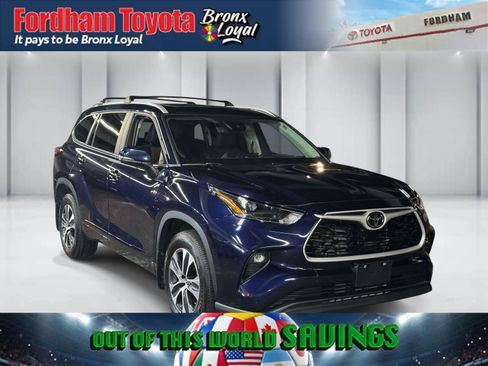 Used 2023 Toyota Highlander XLE AWD/4WD image 1
