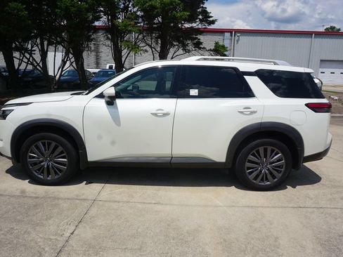Used 2024 Nissan Pathfinder SL w/ SL Premium Package FWD image 21