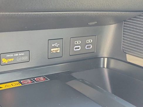 Used 2025 Toyota Camry SE AWD/4WD image 27