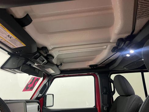 Used 2025 Jeep Wrangler Unlimited Sahara AWD/4WD image 62