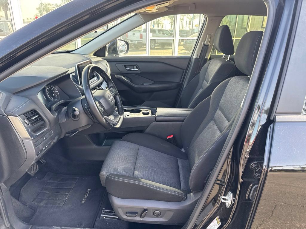 Used 2025 Nissan Rogue SV AWD/4WD image 21