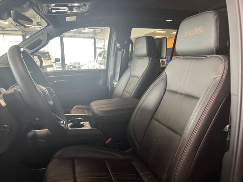 Used 2026 Chevrolet Tahoe High Country AWD/4WD image 36