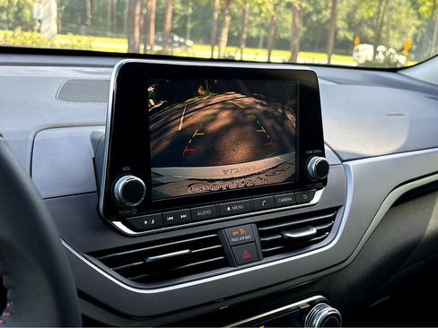 Used 2024 Nissan Altima 2.5 SR image 9