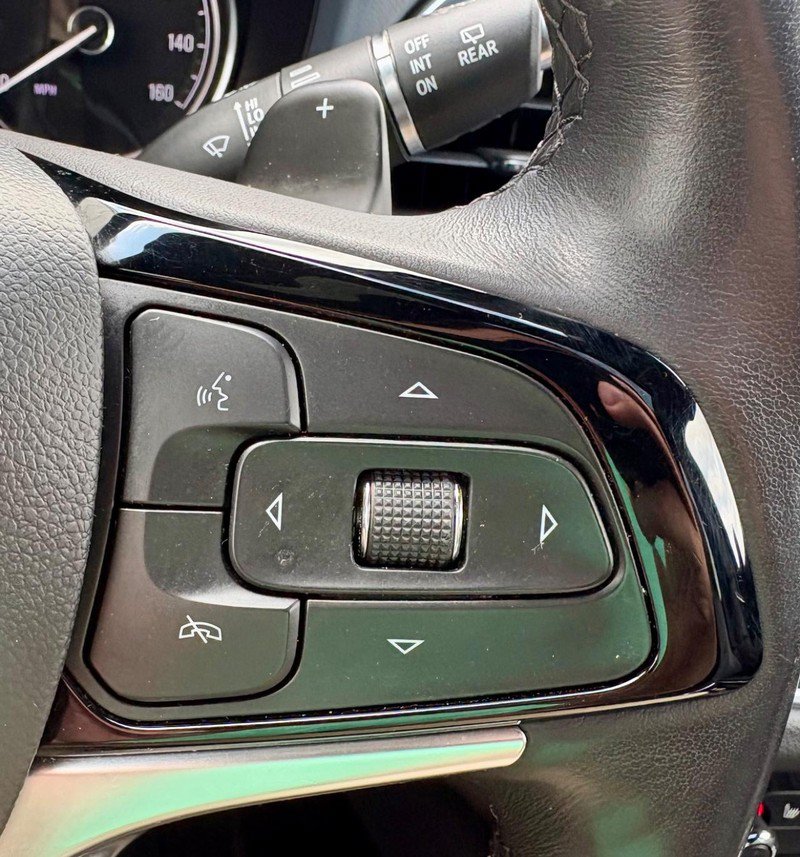 Used 2023 Buick Enclave Essence w/ Experience Buick Package FWD image 21