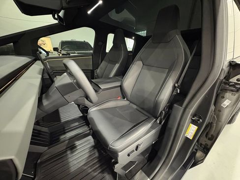 Used 2025 Tesla Cybertruck AWD Crew Cab image 9
