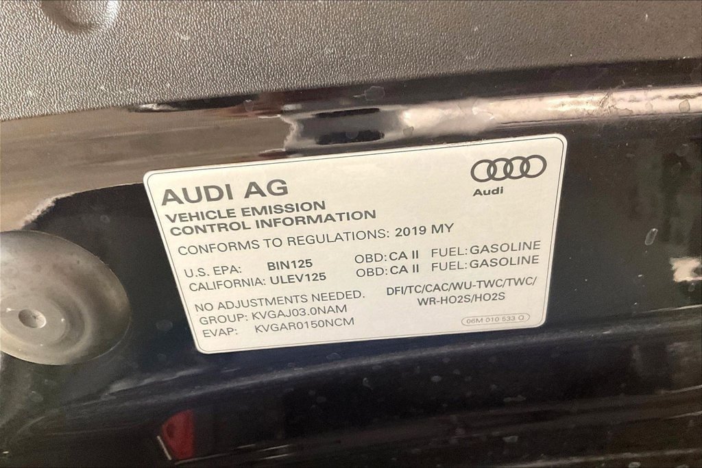 Used 2019 Audi Q8 Prestige w/ Luxury Package AWD/4WD image 32