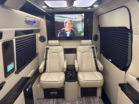 Used 2023 Mercedes-Benz Sprinter 3500 image 20