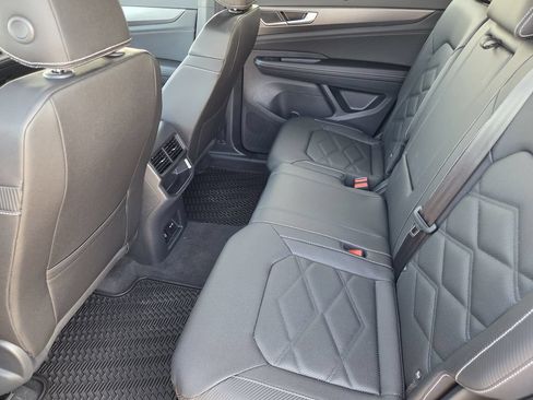 New 2026 Volkswagen Atlas Cross Sport SE FWD image 24