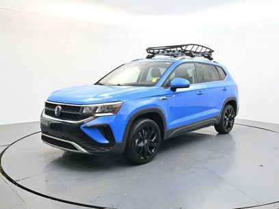 Used 2023 Volkswagen Taos SE w/ Black Wheel Package