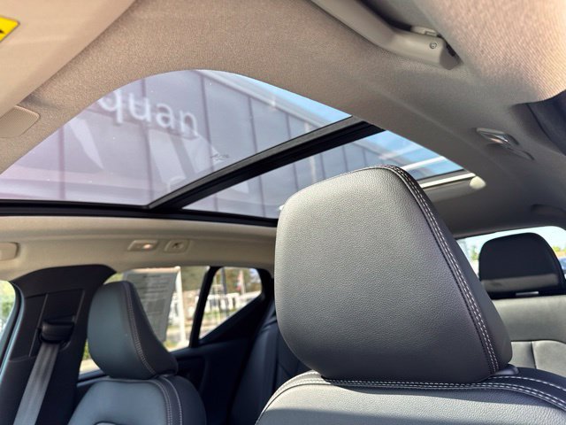 Certified 2025 Volvo XC40 B5 Plus AWD/4WD image 27