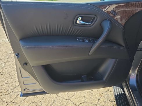 Used 2019 Nissan Armada SV image 8