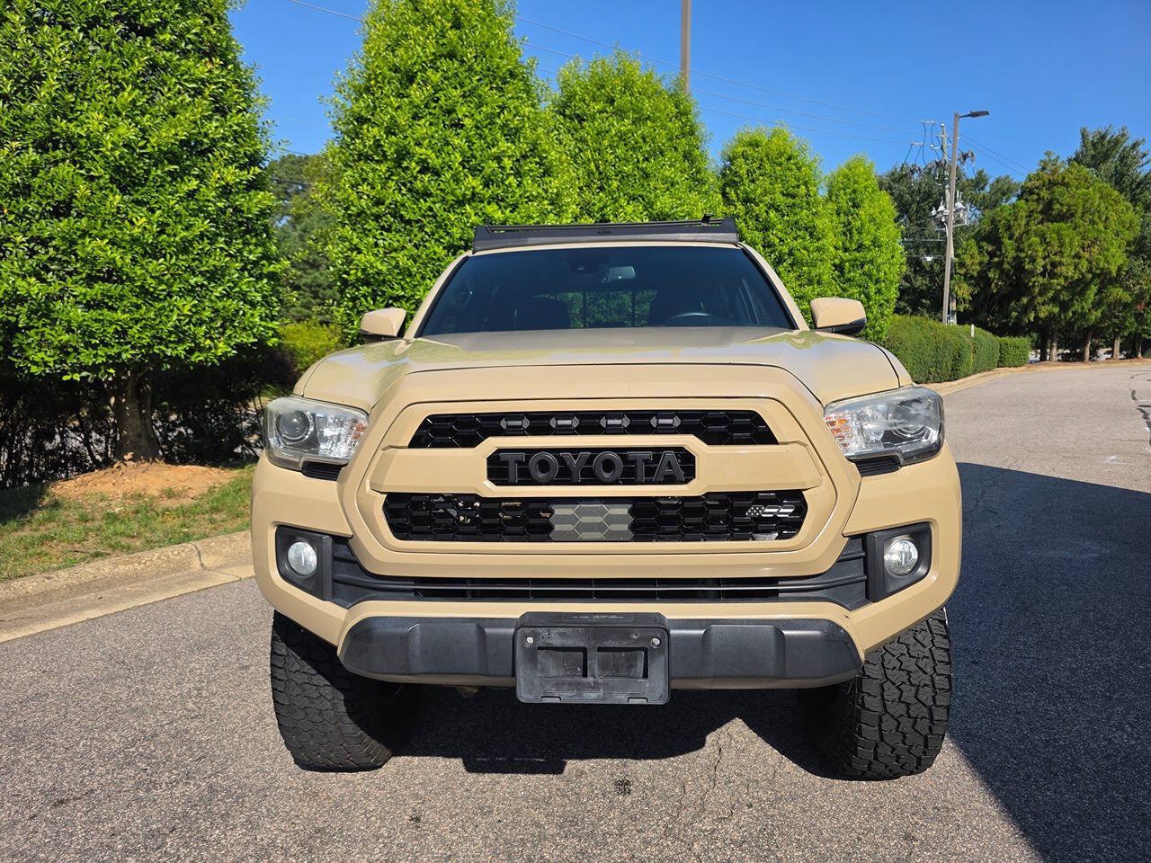 Used 2019 Toyota Tacoma TRD Off-Road w/ Technology Package AWD/4WD image 9