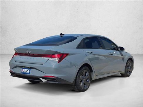 Used 2022 Hyundai Elantra SEL FWD image 11