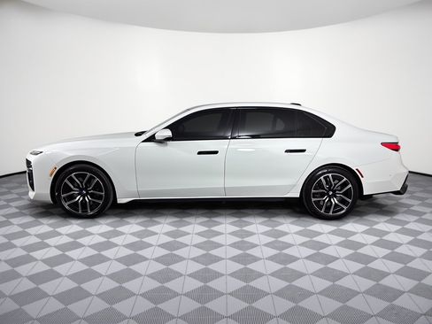 Used 2023 BMW 760i xDrive AWD/4WD image 2