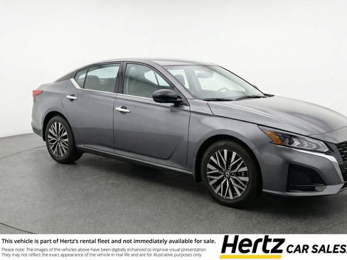 Used 2025 Nissan Altima 2.5 SV image 1